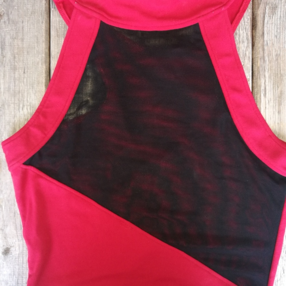 Donna Mizani NWT Red Crop Top Mesh Sz M - Picture 3 of 3